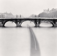 Passing Barge, Paris, France. 1988 © Michael Kenna - musée Carnavalet Courtesy Galerie Camera Obscura